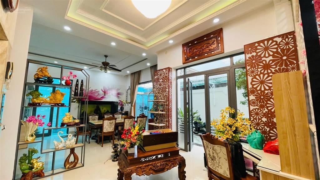 Cần tìm chủ mới cho căn biệt thự kdt phước long có sổ và có thang máy.