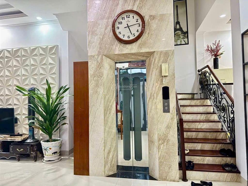 Cần tìm chủ mới cho căn biệt thự kdt phước long có sổ và có thang máy.
