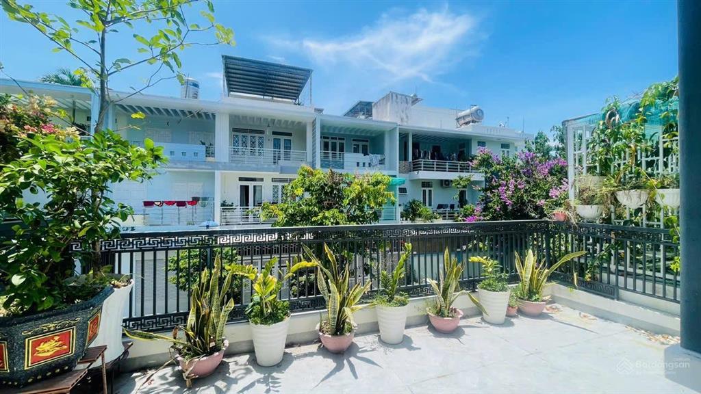 Cần tìm chủ mới cho căn nhà 3tầng kđt phước long. đầy đủ nội thất ở ngay.