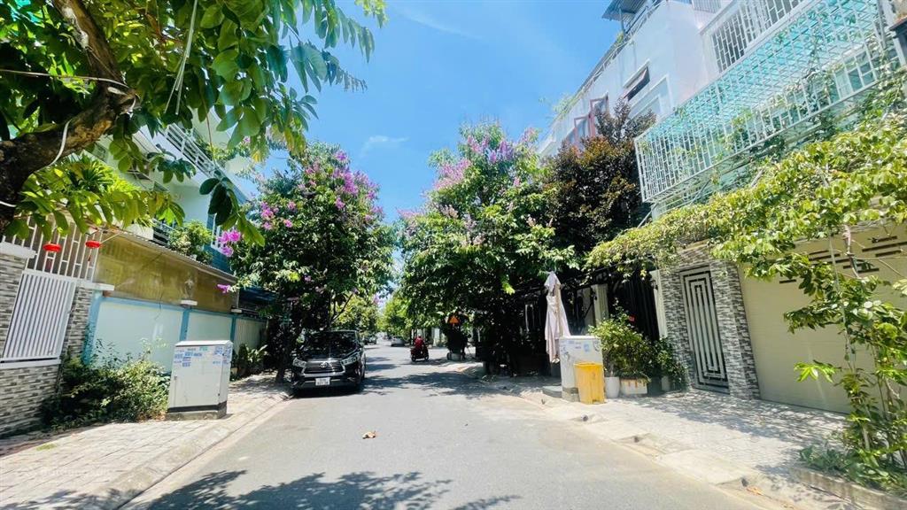Cần tìm chủ mới cho căn nhà 3tầng kđt phước long. đầy đủ nội thất ở ngay.