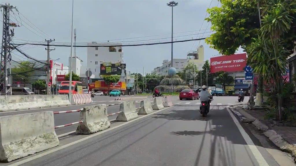 Hạ 1,5 tỷ  đất mặt đường lớn kinh doanh nguyễn tất thành (35m), nhiều kho xưởng, showroom buôn bán