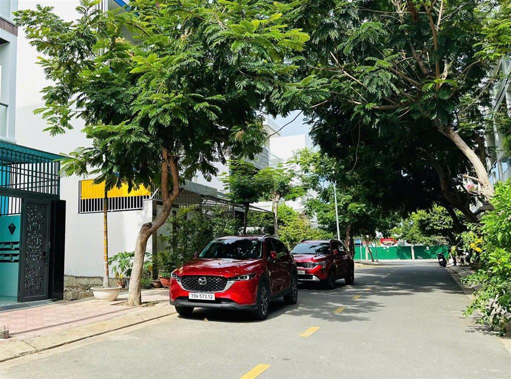 Chỉ 7,8 tỷ, nhà 3t, dòng tiền 18tr/th, cách biển 10', full nội thất, kđt hà quang 2, nha trang