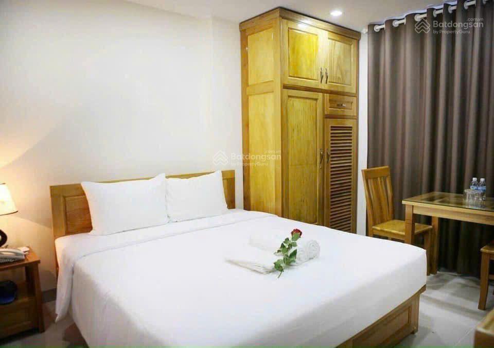 Toà căn hộ 7 tầng (19p), cách biển 700m, dòng tiền 40tr/th, sổ đã hoàn công, đường oto, dân trí cao