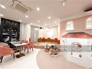 Mặt tiền 200 m2  sẵn trang thiết bị khu cafe + vui chơi cafe cho bé  chỉ 52 tr/ tháng  kèm sang