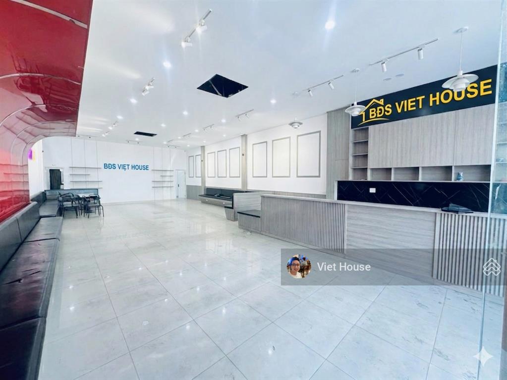 Nhà mặt tiền núi thành ngang 7.5 m  chính chủ cho thuê lâu dài