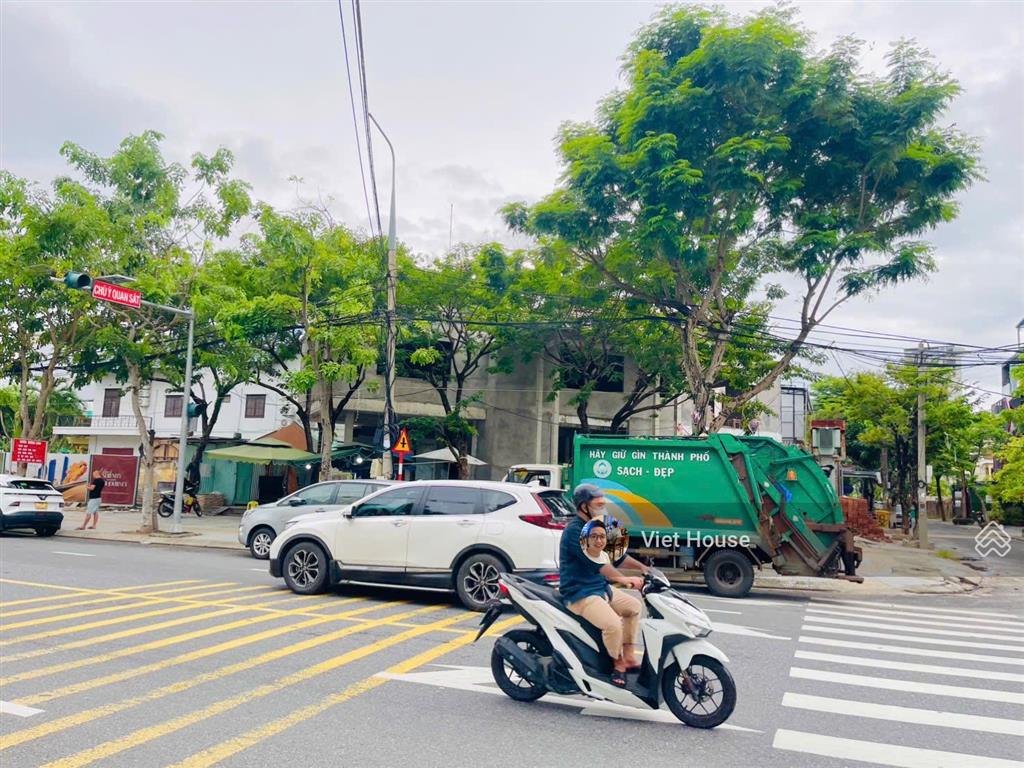 Viet house cho thuê  góc 2 mặt tiền hồ nghinh  630 m2  sát biển phạm văn đồng
