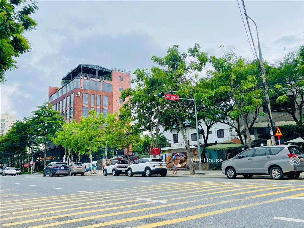 Viet house cho thuê  góc 2 mặt tiền hồ nghinh  630 m2  sát biển phạm văn đồng