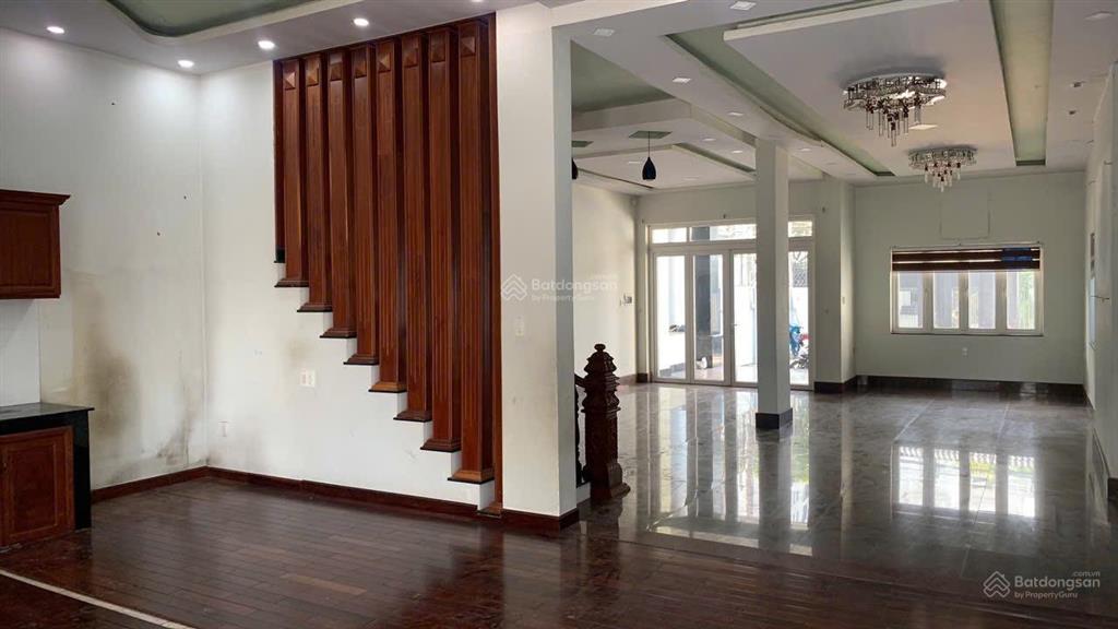 Cho thuê biệt thự sân vườn 576m² gần vincom 23tr