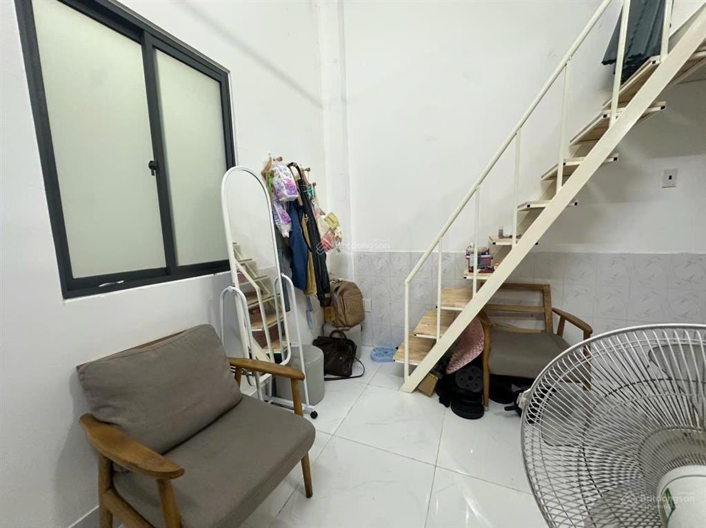 Cho thuê căn hộ duplex có gác rộng rãi mới đẹp full nội thất 100% ngay gần trung tâm vincom