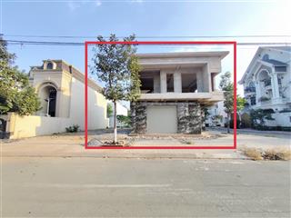 Cho thuê căn góc biệt thự đẹp 600m2 đang hoàn thiện, bàn giao