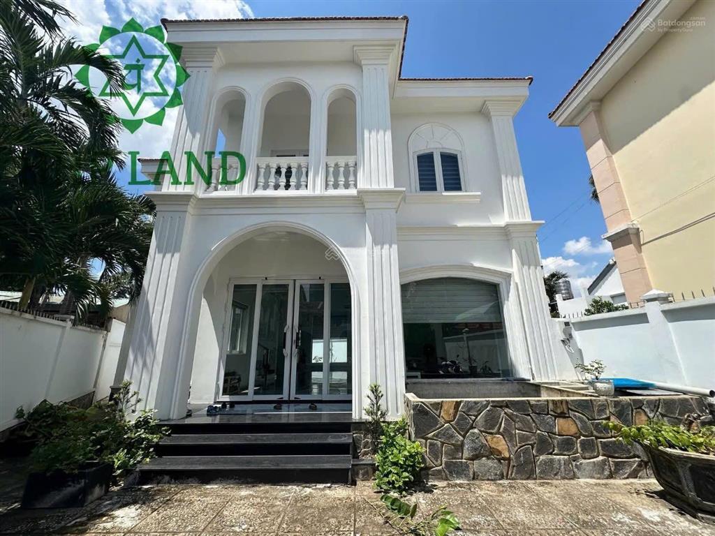Cho thuê nhà biệt thự 550m2sân vườn mới có sẵn nội thất khu long bình tân, bến gỗ