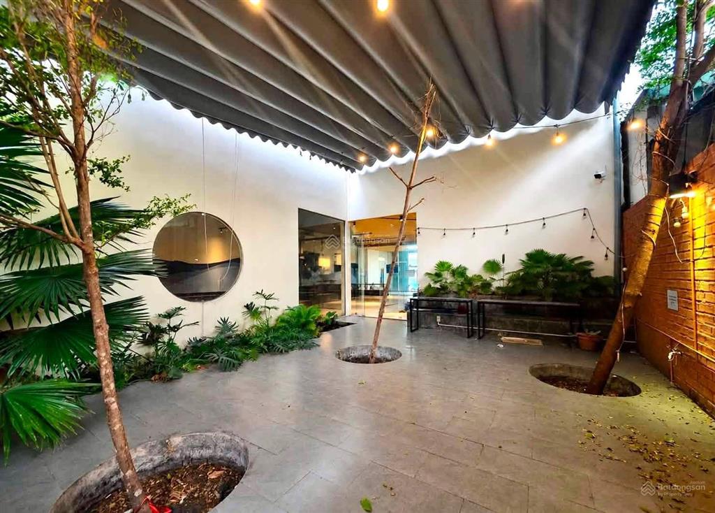 Cho thuê mặt bằng đẹp hơn 300m2 đường bùi trọng nghĩa p.trảng dài