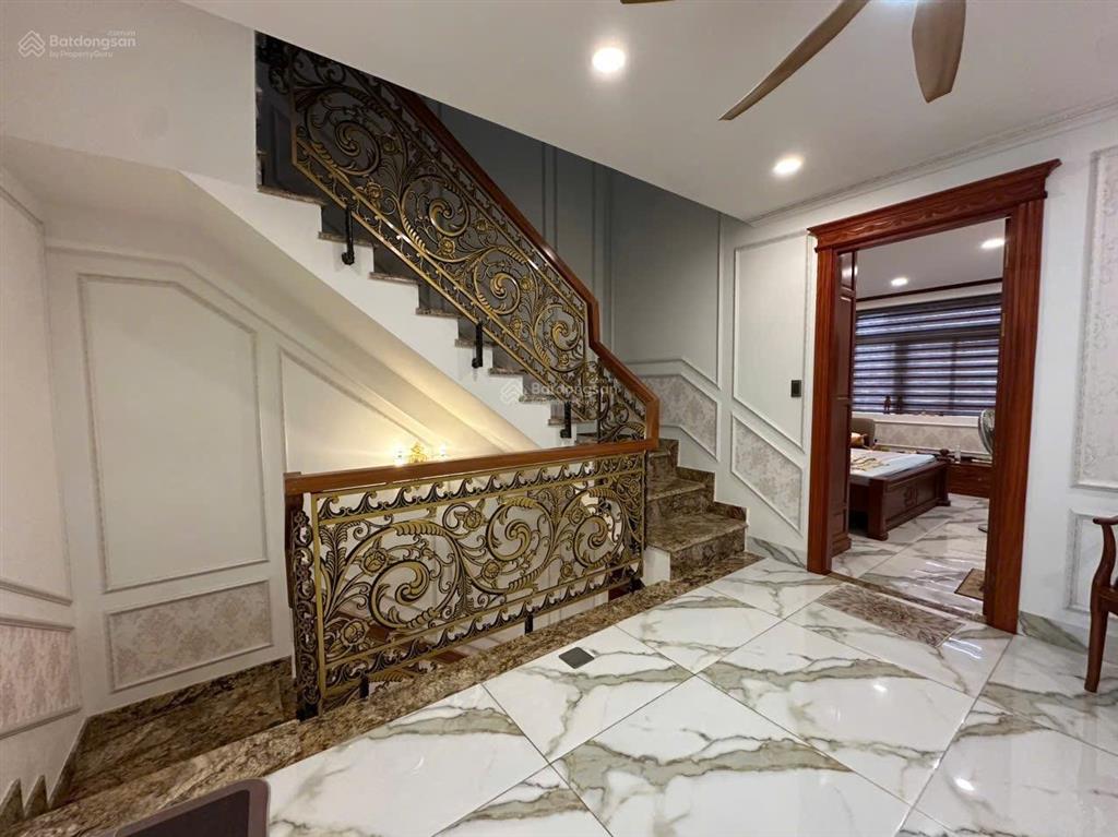 Cho thuê căn shophouse 1t 3l khu văn hoa villa, đầy đủ nội thất gỗ cao cấp