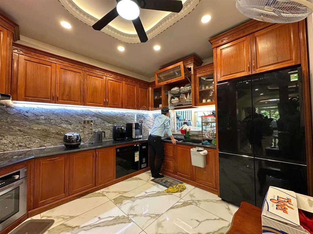 Cho thuê căn shophouse 1t 3l khu văn hoa villa, đầy đủ nội thất gỗ cao cấp