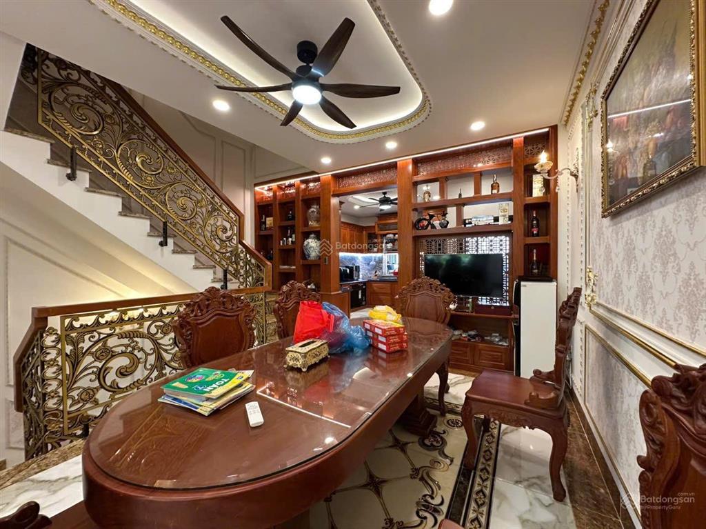 Cho thuê căn shophouse 1t 3l khu văn hoa villa, đầy đủ nội thất gỗ cao cấp