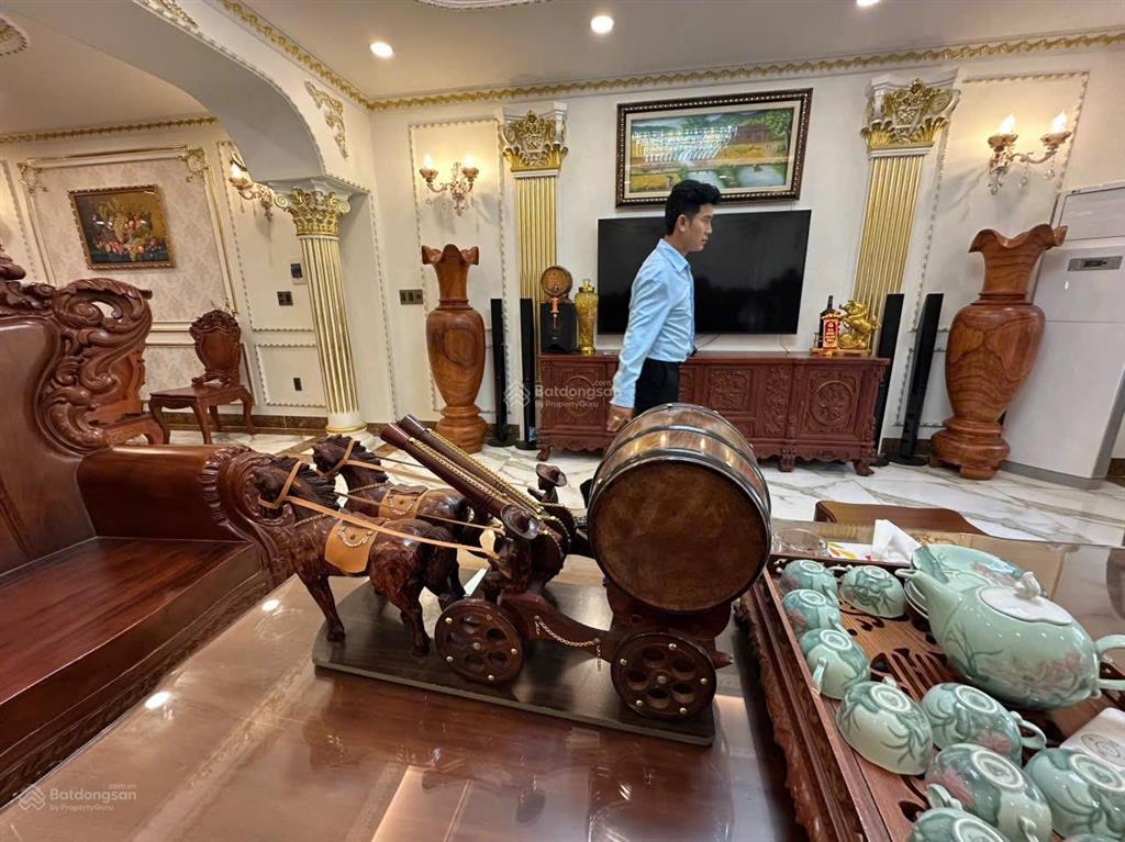 Cho thuê căn shophouse 1t 3l khu văn hoa villa, đầy đủ nội thất gỗ cao cấp