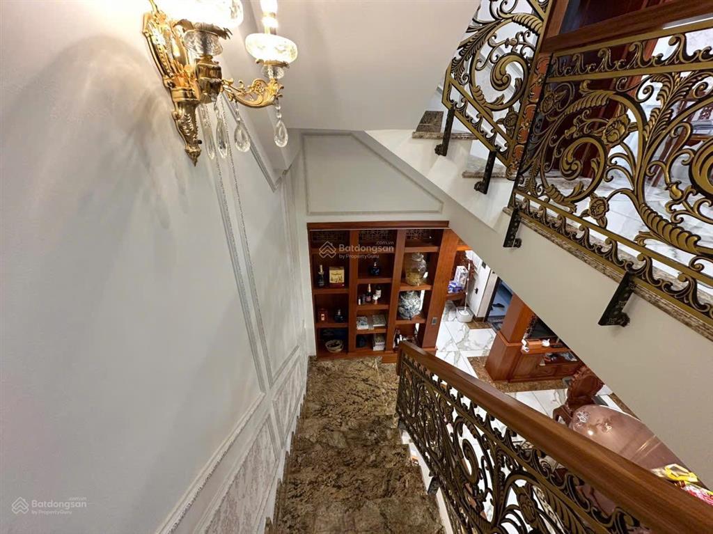 Cho thuê căn shophouse 1t 3l khu văn hoa villa, đầy đủ nội thất gỗ cao cấp