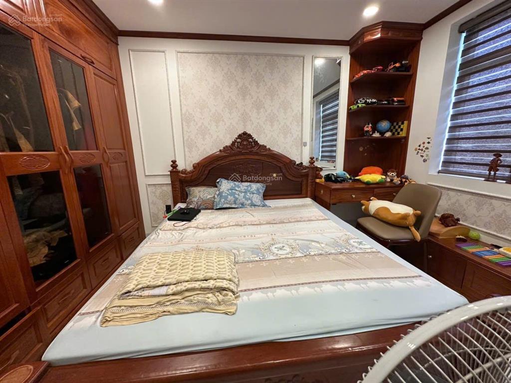 Cho thuê căn shophouse 1t 3l khu văn hoa villa, đầy đủ nội thất gỗ cao cấp