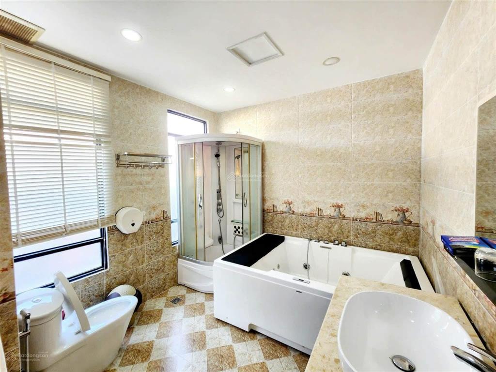 Cho thuê căn shophouse 1t2l ngang 10m ngay vincom biên hòa