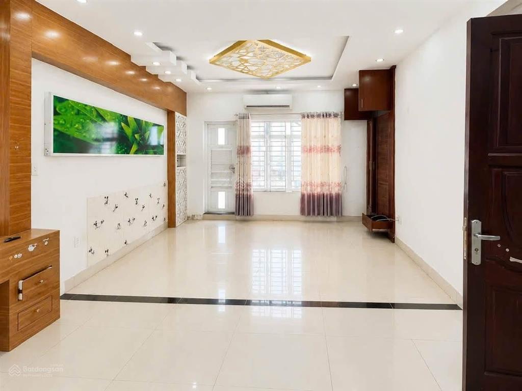 Cho thuê tòa nhà 750m2 góc 2 mặt tiền d2d biên hòa
