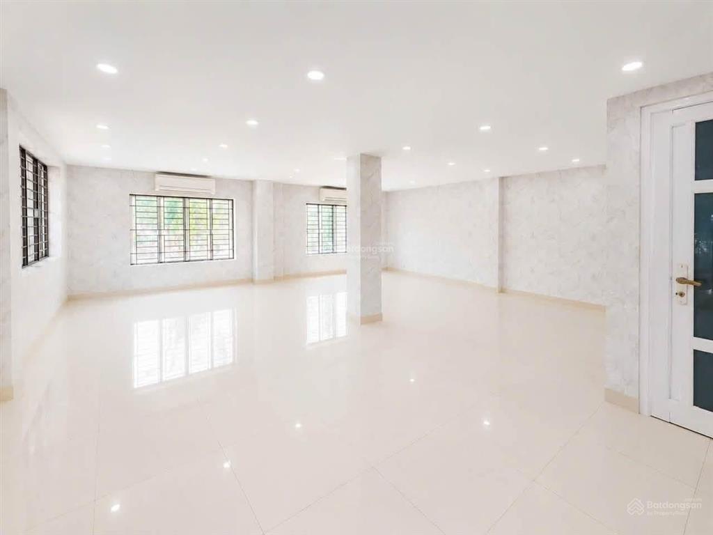 Cho thuê tòa nhà 750m2 góc 2 mặt tiền d2d biên hòa