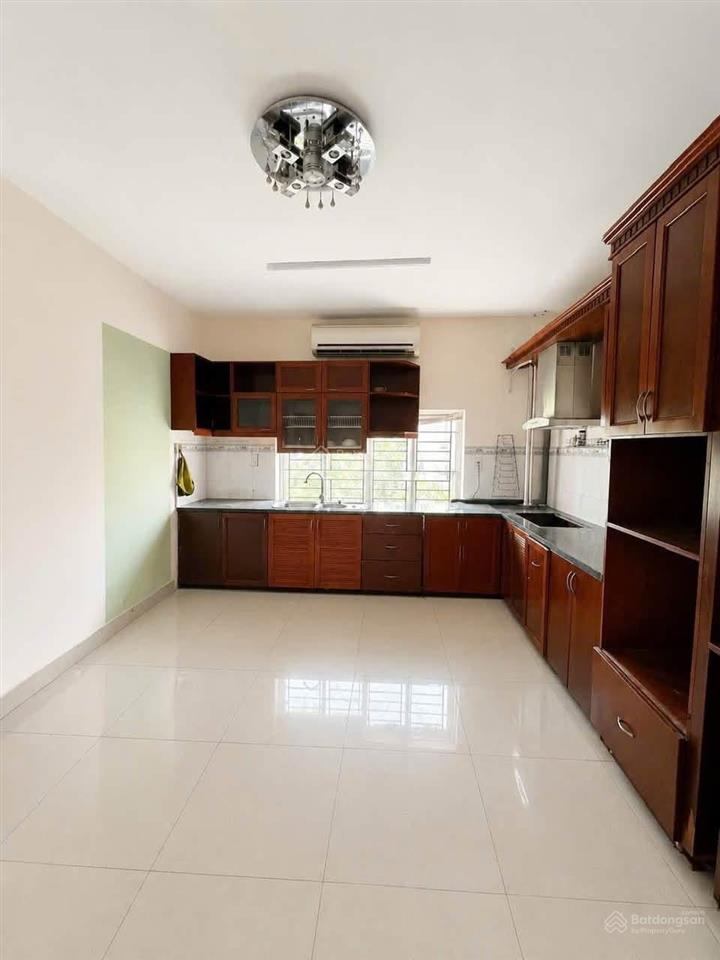 Cho thuê tòa nhà 750m2 góc 2 mặt tiền d2d biên hòa