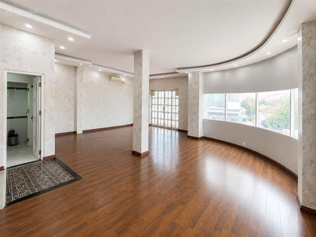 Cho thuê tòa nhà 750m2 góc 2 mặt tiền d2d biên hòa