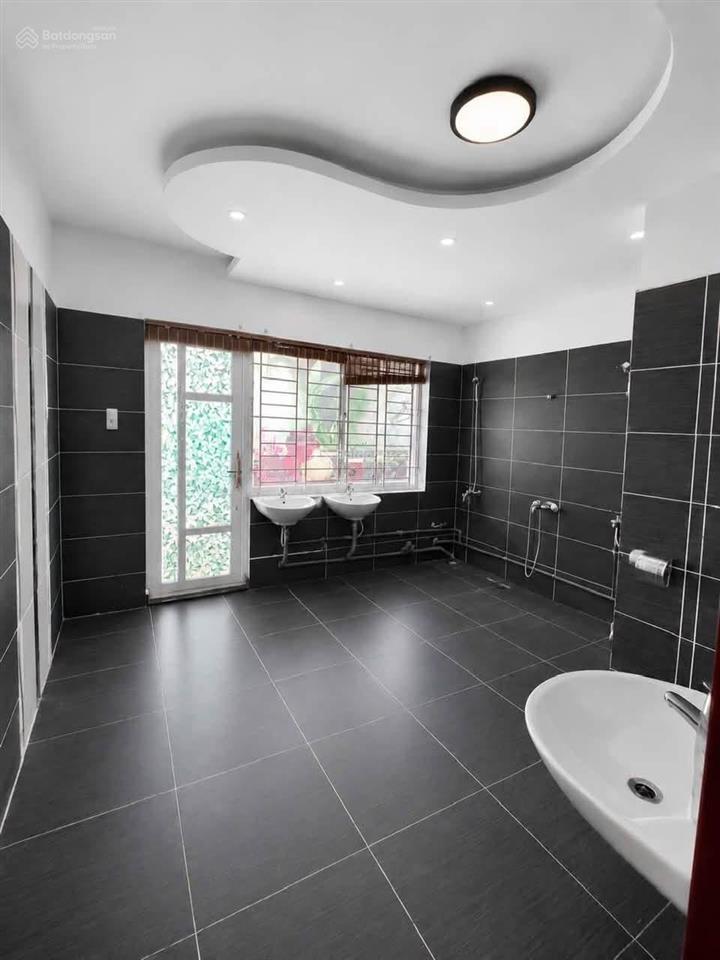 Cho thuê tòa nhà 750m2 góc 2 mặt tiền d2d biên hòa