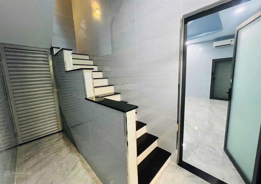 Cho thuê nhà đẹp góc 2, 7pn mặt tiền kdc bửu long 3