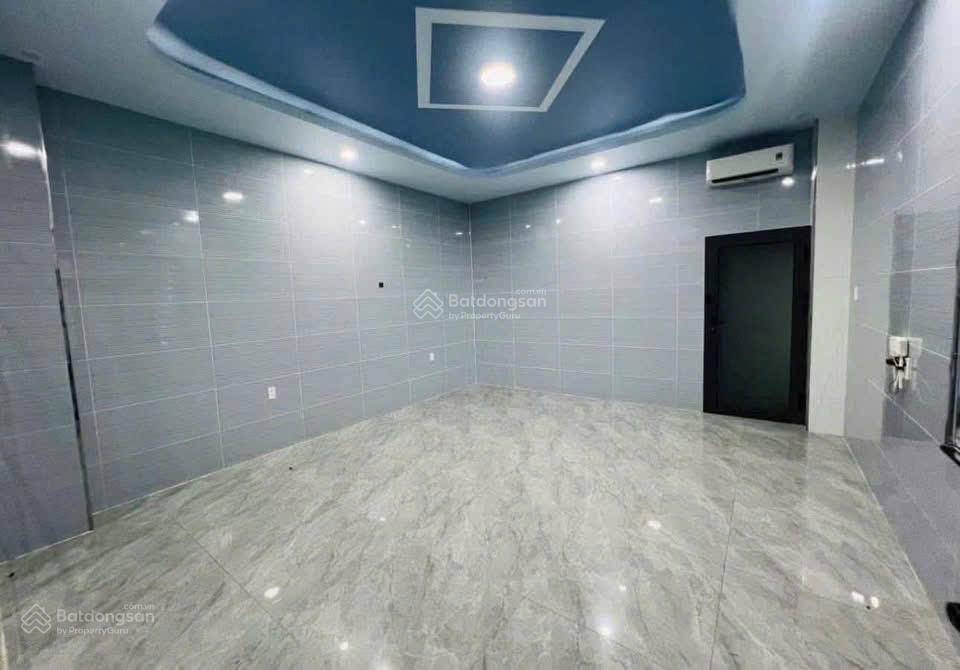 Cho thuê nhà đẹp góc 2, 7pn mặt tiền kdc bửu long 3
