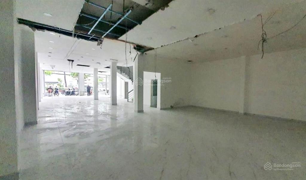 Cho thuê cặp nhà mặt tiền đường đồng khởi, diện tích sàn gần 1000m, giá 60 triệu
