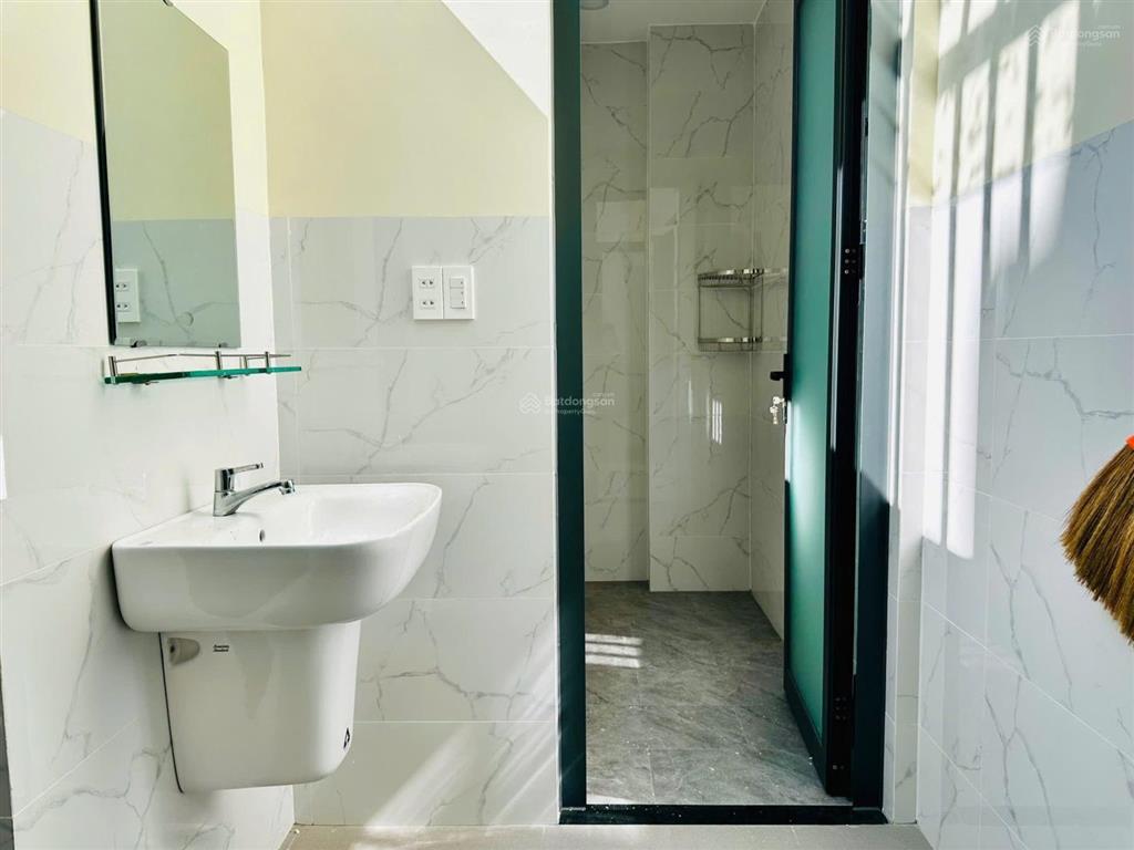 Cho thuê nhà 1 trệt 2 lầu 5x20m kdc bửu long 3, 15 triệu/tháng