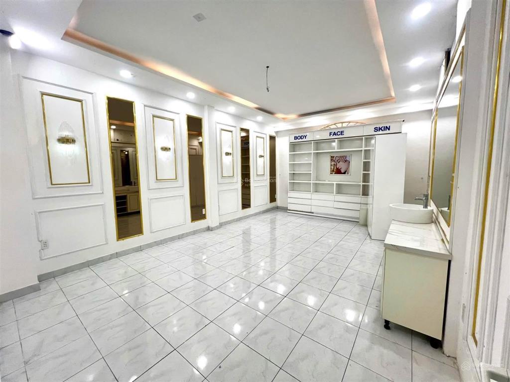 Cho thuê nhà đẹp 1t2l ngang 6 mét mặt tiền đường dương tử giang