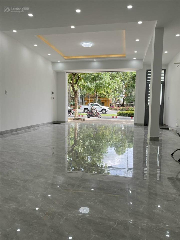 Cho thuê nhà đẹp ngang 6m cửa kính 1 trệt 1 lầu mặt tiền kinh doanh đ. nguyễn ái quốc