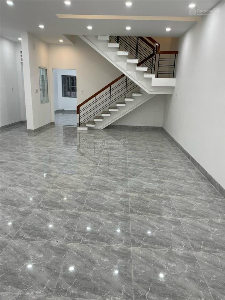 Cho thuê nhà đẹp ngang 6m cửa kính 1 trệt 1 lầu mặt tiền kinh doanh đ. nguyễn ái quốc