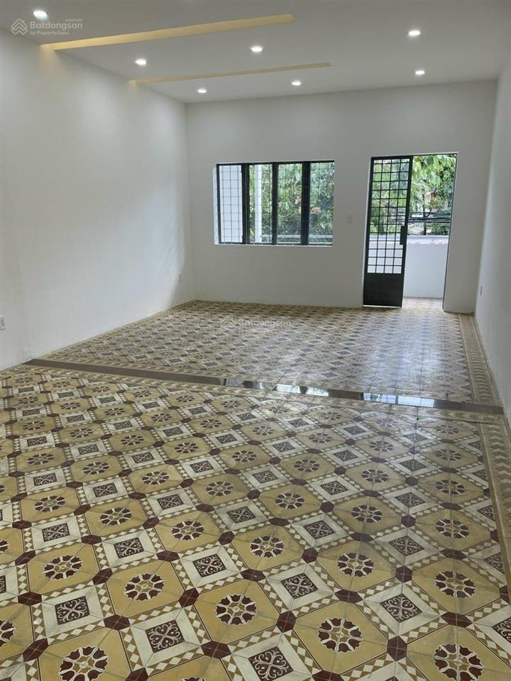 Cho thuê nhà đẹp ngang 6m cửa kính 1 trệt 1 lầu mặt tiền kinh doanh đ. nguyễn ái quốc