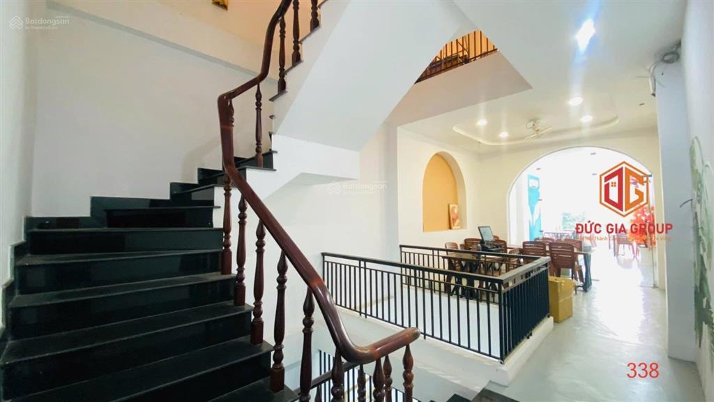 Cho thuê nhà đẹp 3 tầng nguyên căn mặt tiền d9, khu d2d võ thị sáu