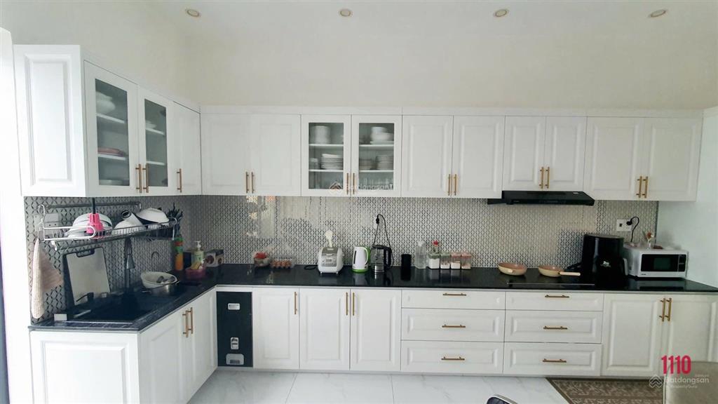 Cho thuê nhà đẹp 1 trệt 2 lầu nguyên căn khu d2d, đường n12