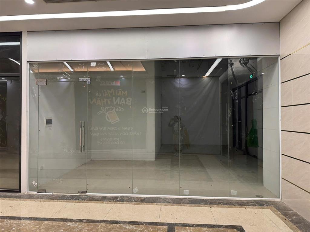 Chính chủ cho thuê shophouse mặt tiền rộng parking zone 4 vinhome smart city