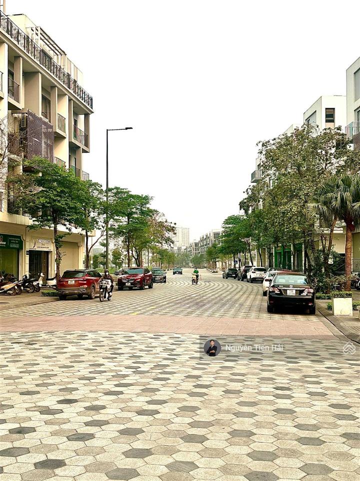 Bán shophouse cạnh phố đi bộ the manor central park. giá 28 tỷ