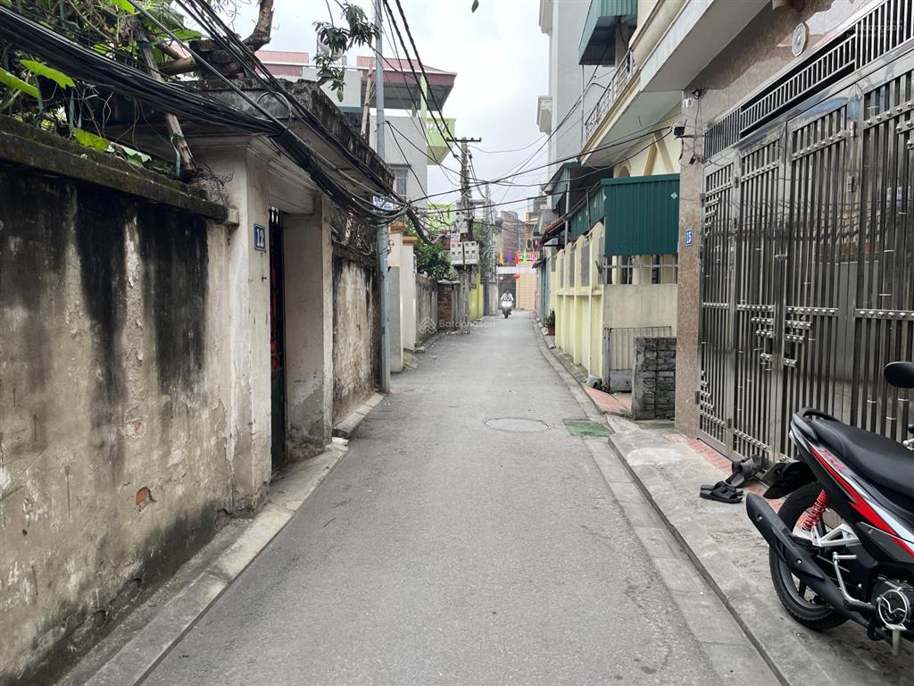 Bán đất tại xã dương quang, 2,7 tỷ, 40 m2, mặt tiền 6m, pháp lý đầy đủ cách 10m ra trục chính