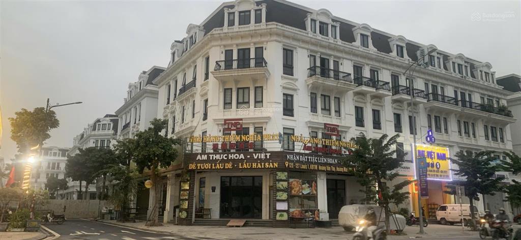 Cho thuê căn shophouse góc dự án louis hm hoàn thiện đẹp 5 tầng thang máy, s sử dụng hơn 700m2 sàn.
