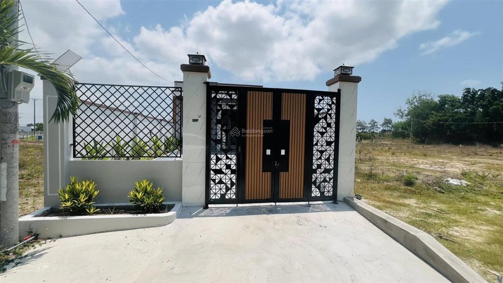 Nhà đẹp thiết kế hiện đại view hồ bút thiền mát mẻ