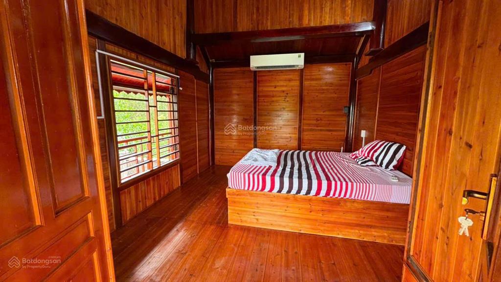 Bán căn nhà gỗ 1 lầu 1 triệt gần biển lộc an  hồ tràm