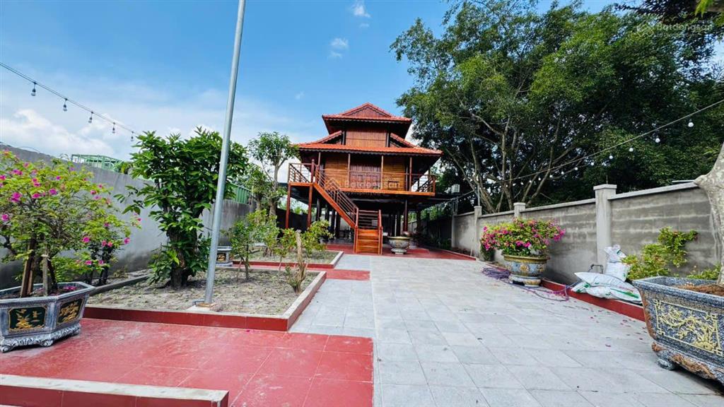 Bán căn nhà gỗ 1 lầu 1 triệt gần biển lộc an  hồ tràm