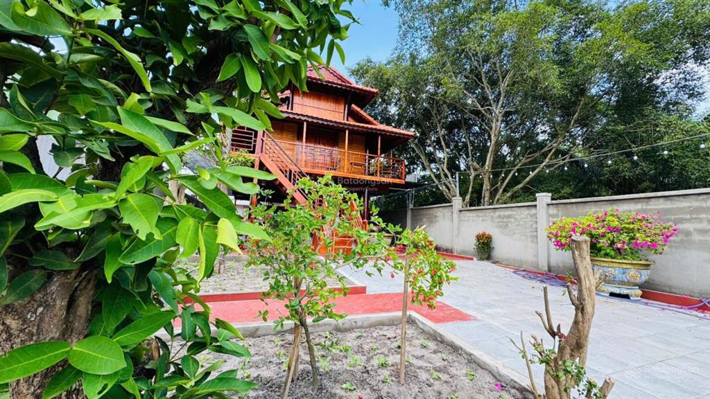 Bán căn nhà gỗ 1 lầu 1 triệt gần biển lộc an  hồ tràm