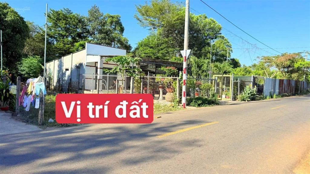 Bán lô đất trung tâm thị trấn đất đỏ đường tôn thất tùng 202m2