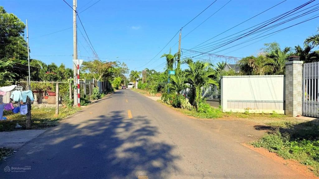 Bán lô đất trung tâm thị trấn đất đỏ đường tôn thất tùng 202m2