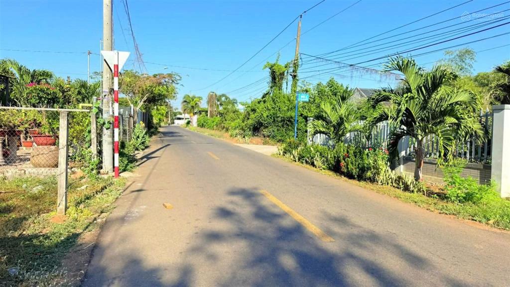 Bán lô đất trung tâm thị trấn đất đỏ đường tôn thất tùng 202m2