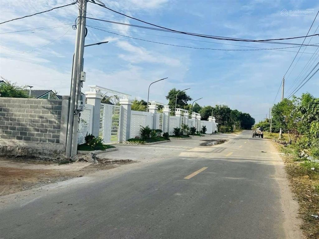 990 triệu lô đất 170m2  80m2 thổ cư đường nguyễn huệ, xã đất đỏ, tp hcm